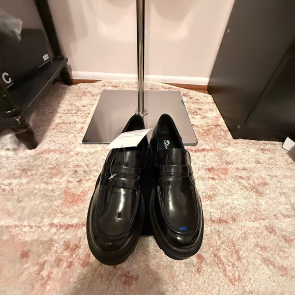 Black Loafers for Women - Picture 4 of 6